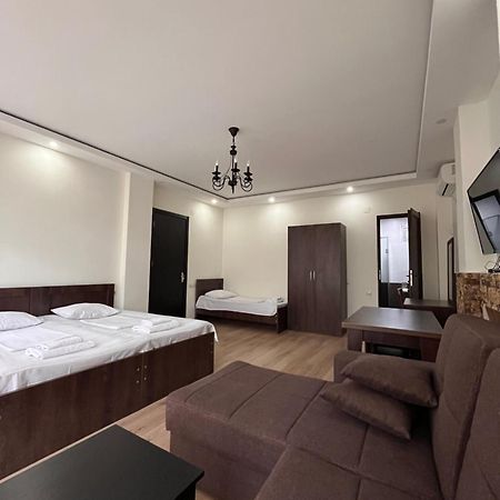 Guest House Madonna Кобулети Екстериор снимка