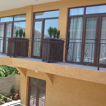 Guest House Madonna Кобулети Екстериор снимка