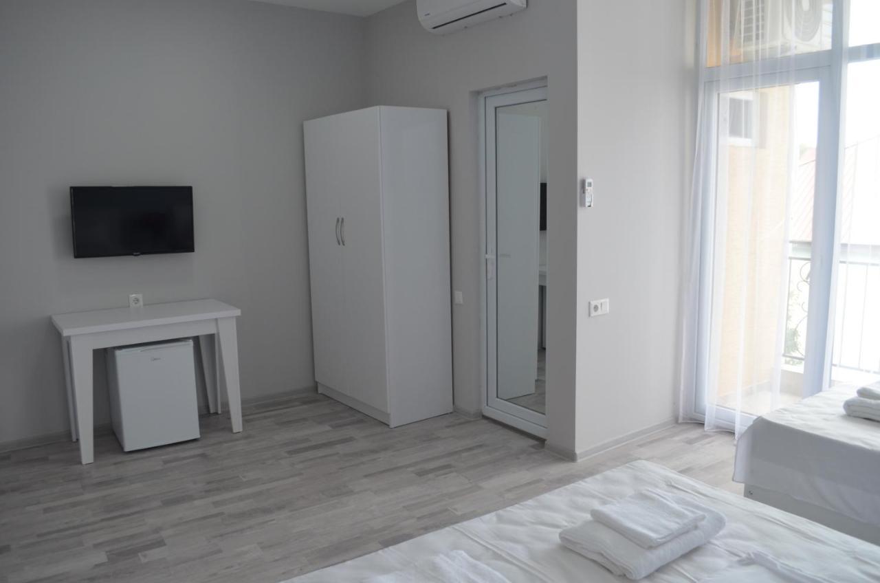 Guest House Madonna Кобулети Екстериор снимка