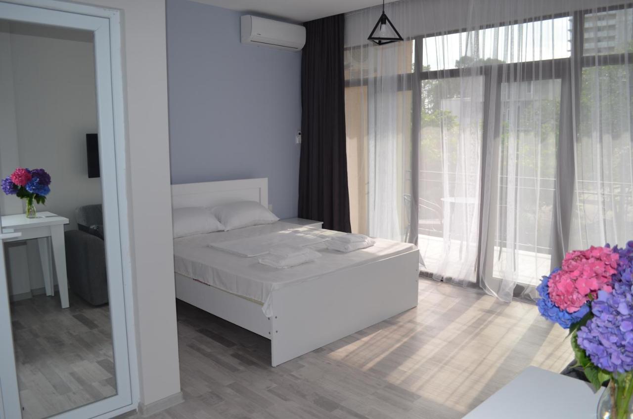 Guest House Madonna Кобулети Екстериор снимка