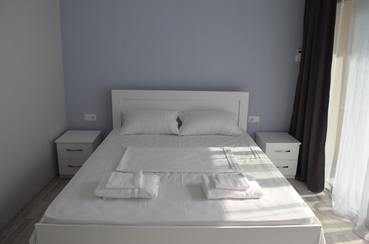Guest House Madonna Кобулети Екстериор снимка