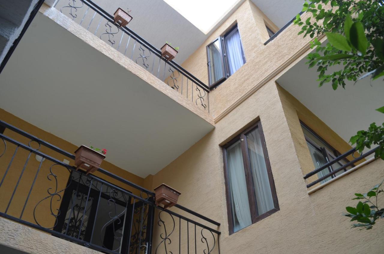 Guest House Madonna Кобулети Екстериор снимка