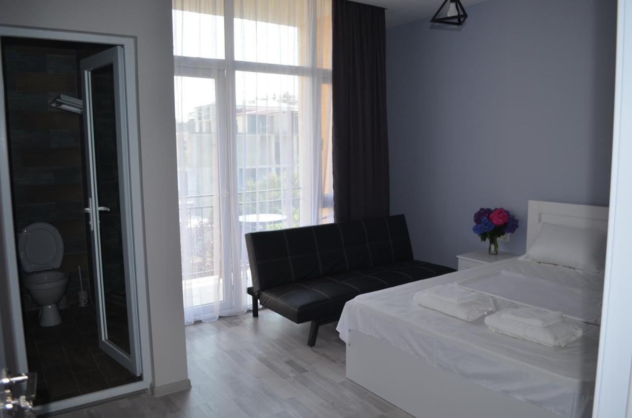 Guest House Madonna Кобулети Екстериор снимка