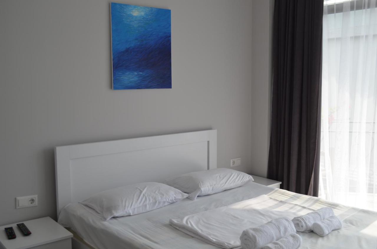 Guest House Madonna Кобулети Екстериор снимка