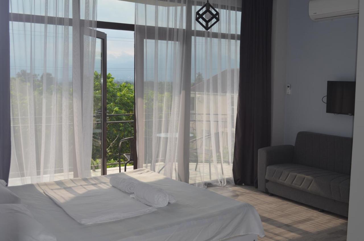 Guest House Madonna Кобулети Екстериор снимка