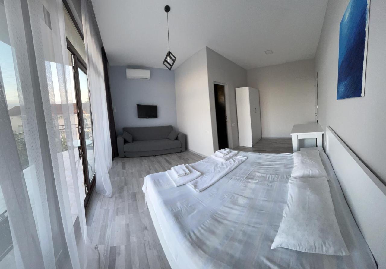 Guest House Madonna Кобулети Екстериор снимка
