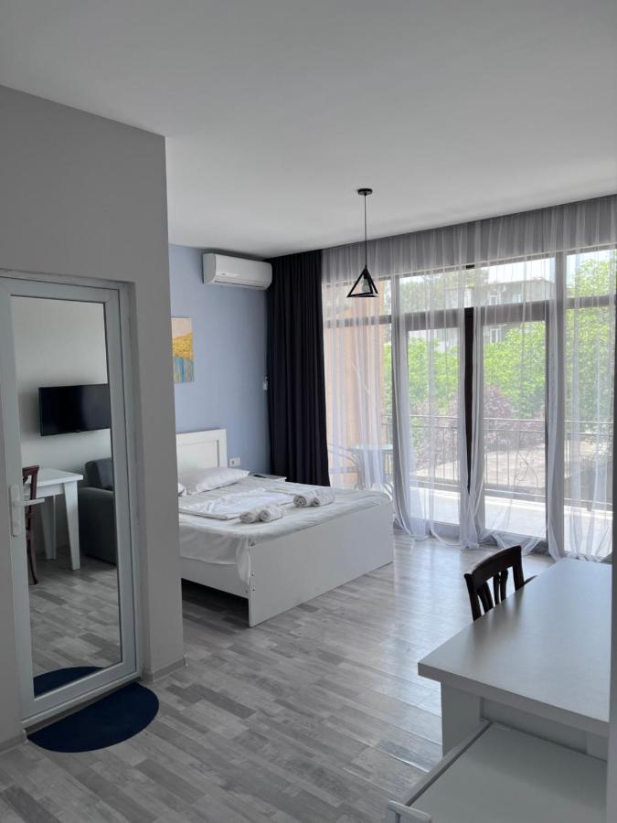Guest House Madonna Кобулети Екстериор снимка