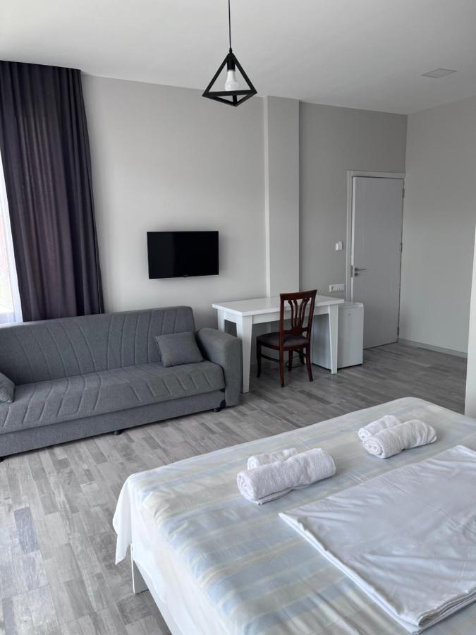 Guest House Madonna Кобулети Екстериор снимка