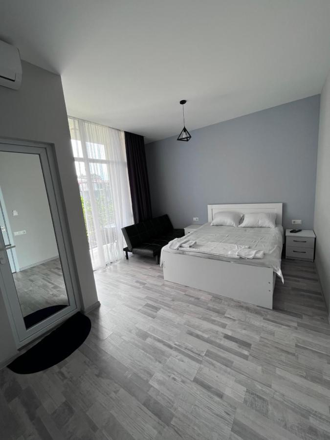 Guest House Madonna Кобулети Екстериор снимка
