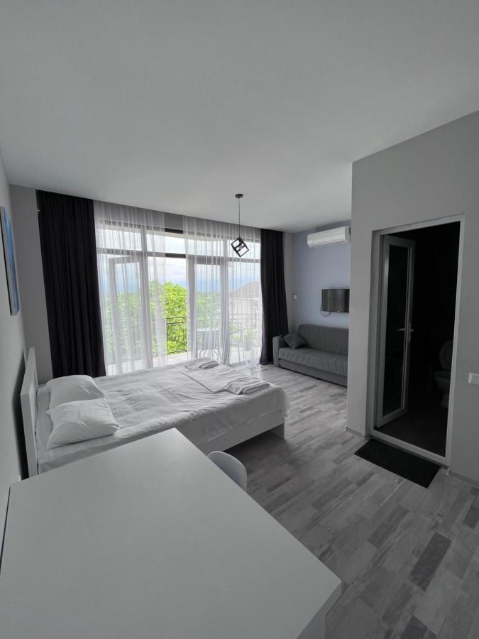 Guest House Madonna Кобулети Екстериор снимка