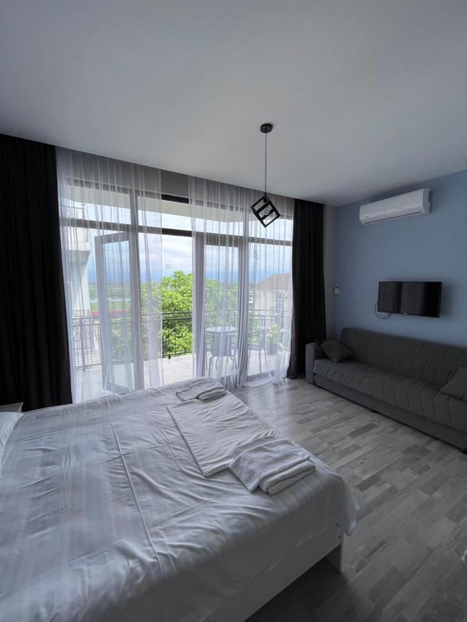 Guest House Madonna Кобулети Екстериор снимка