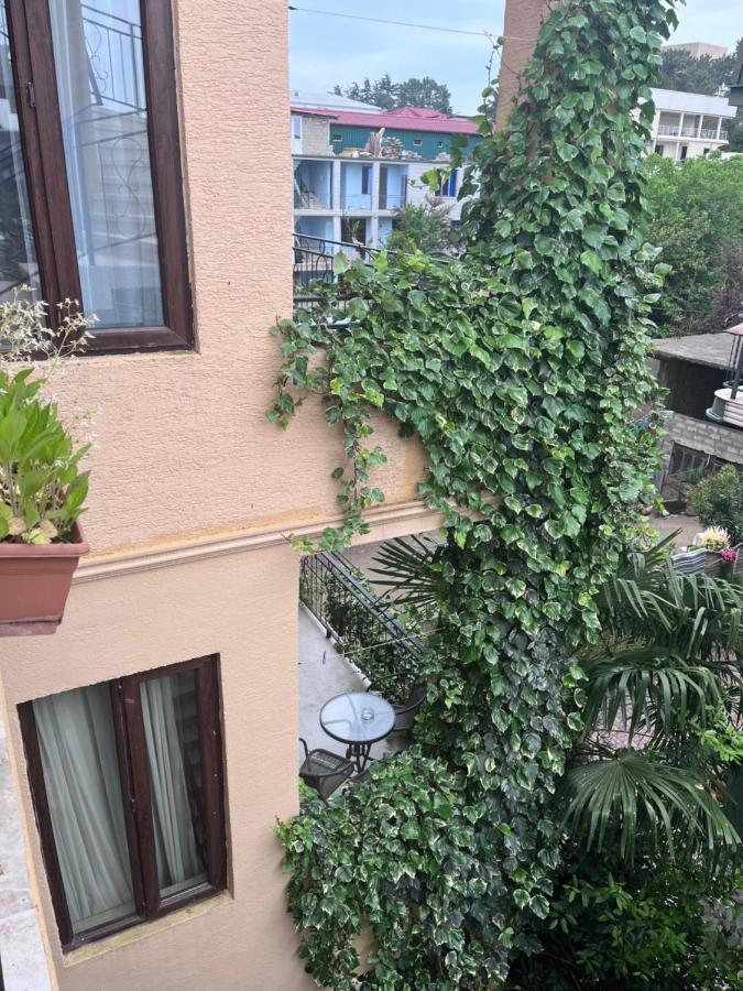Guest House Madonna Кобулети Екстериор снимка