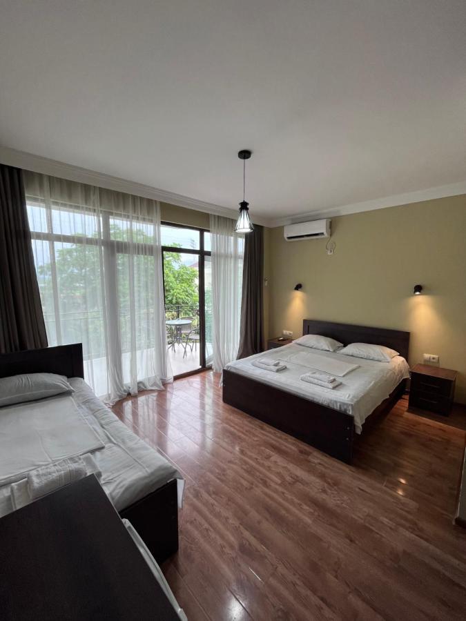 Guest House Madonna Кобулети Екстериор снимка
