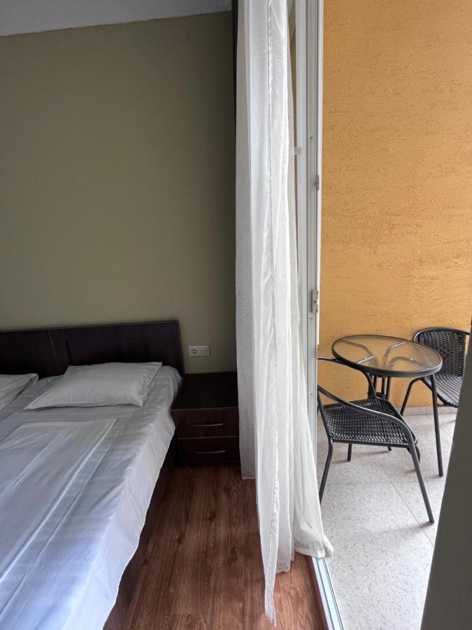 Guest House Madonna Кобулети Екстериор снимка