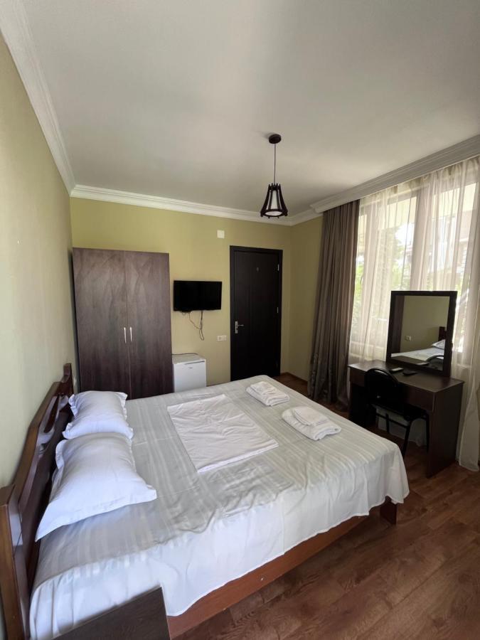 Guest House Madonna Кобулети Екстериор снимка