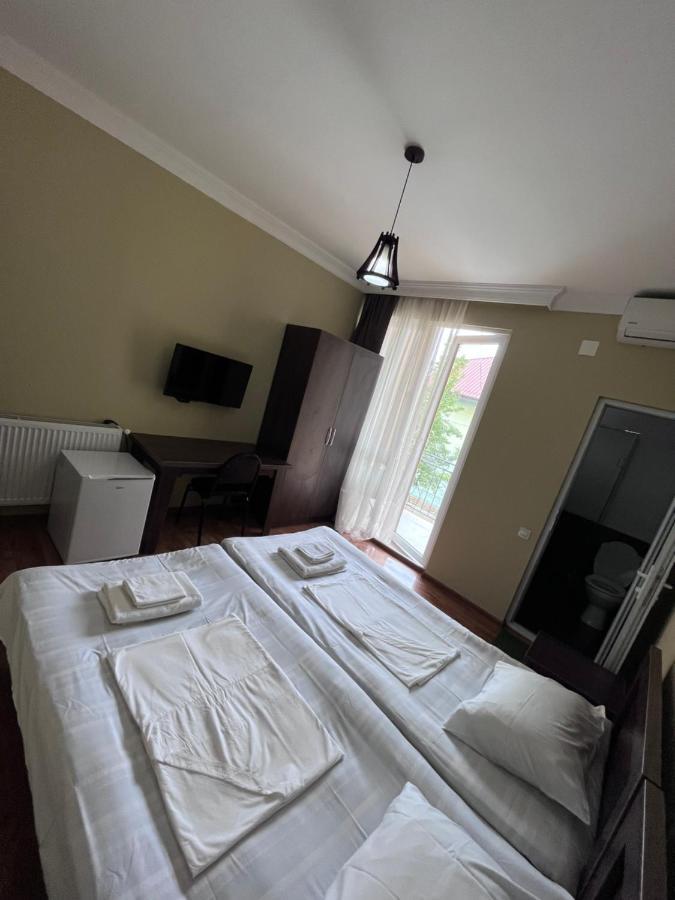 Guest House Madonna Кобулети Екстериор снимка