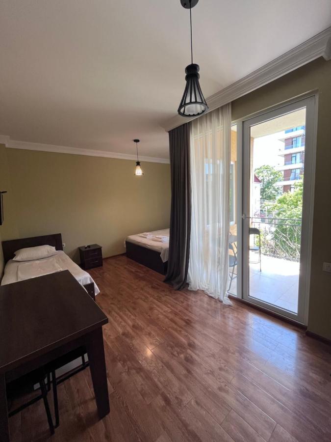 Guest House Madonna Кобулети Екстериор снимка
