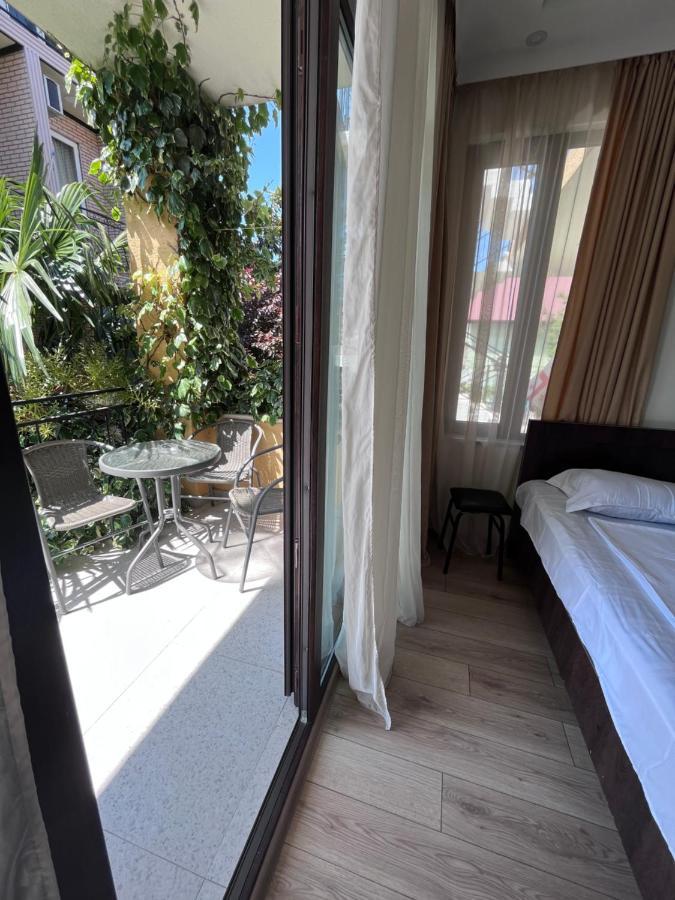 Guest House Madonna Кобулети Екстериор снимка