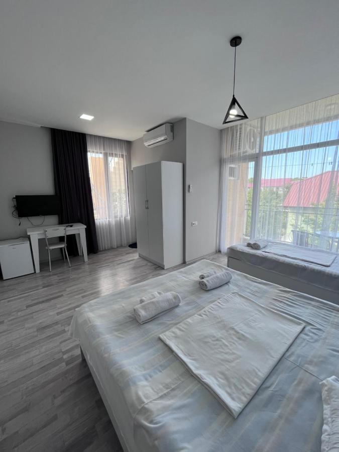 Guest House Madonna Кобулети Екстериор снимка