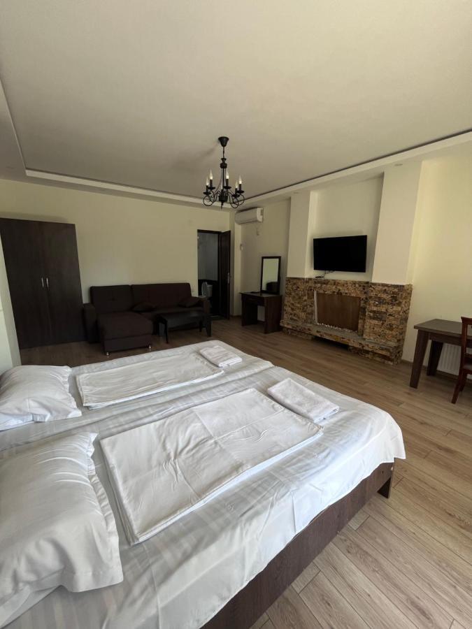 Guest House Madonna Кобулети Екстериор снимка