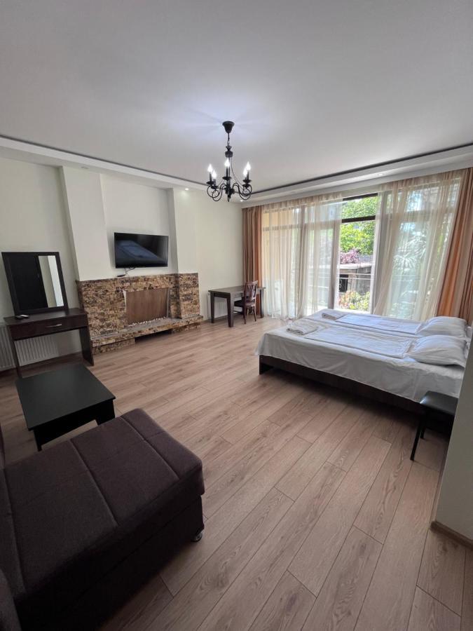 Guest House Madonna Кобулети Екстериор снимка