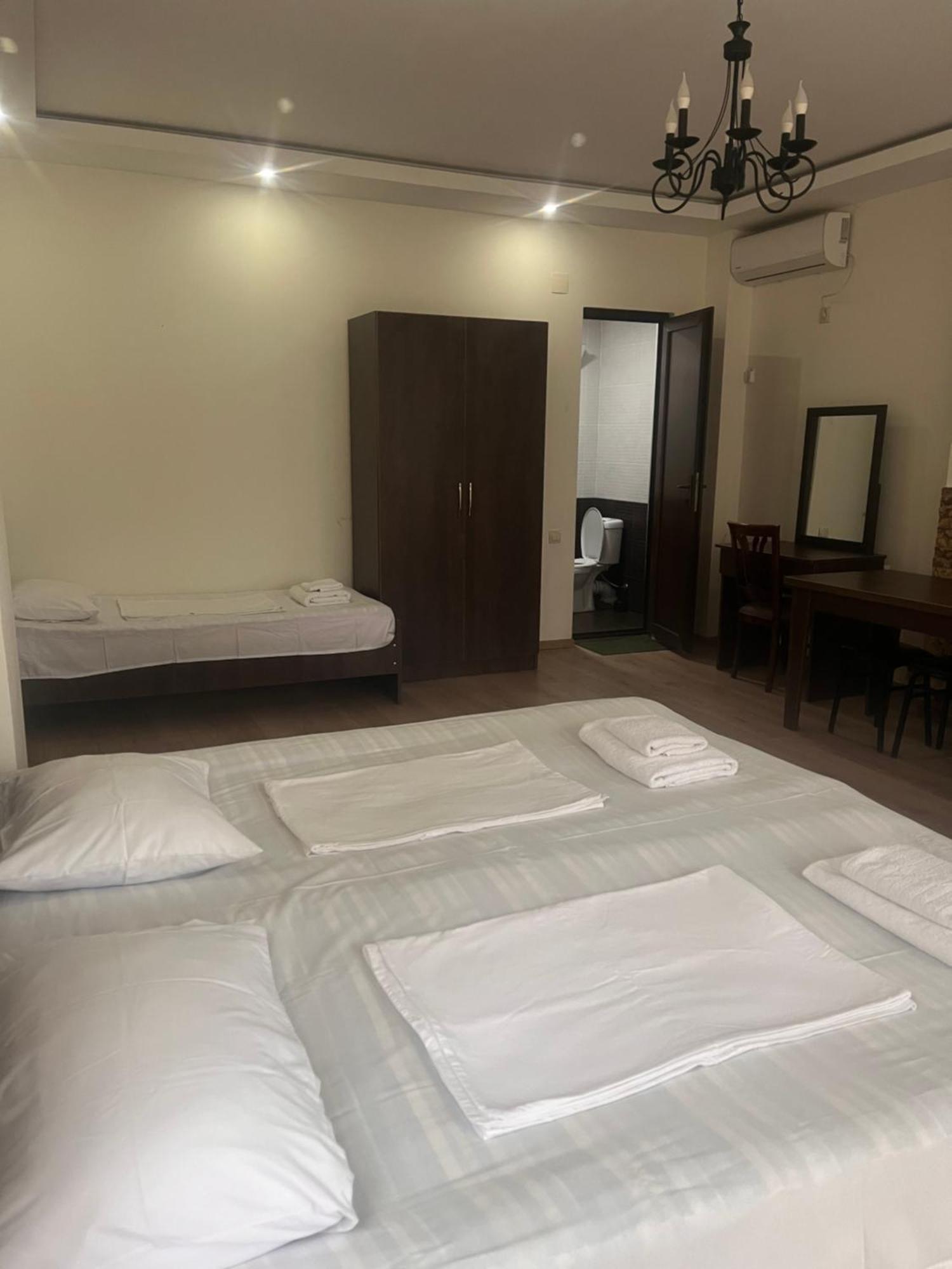 Guest House Madonna Кобулети Екстериор снимка