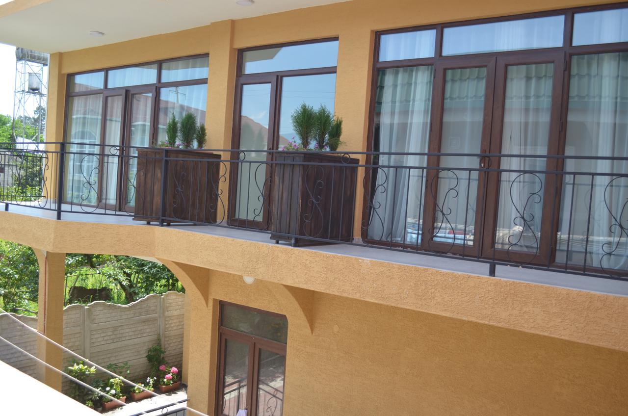 Guest House Madonna Кобулети Екстериор снимка